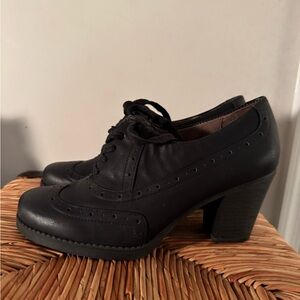 Natural Soul Black Lace-Up Block Heel Oxfords size 9